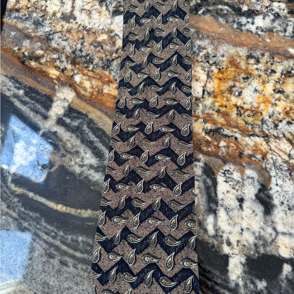 Men's Paisley Tie - Black and Gold